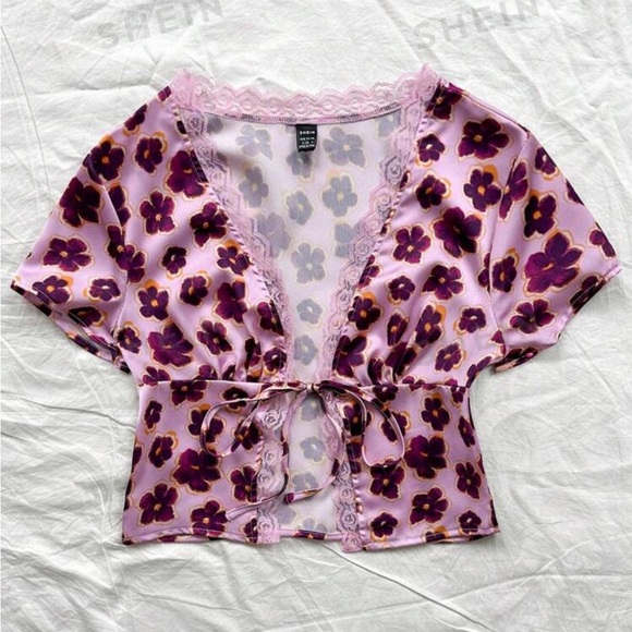 Floral tie top 🌸 - Picture 2 of 5